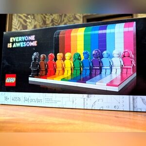 Lego Everyone is Awesome set